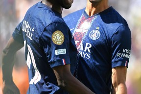 华体会hth-巴黎圣日耳曼球队备战：队员士气高昂