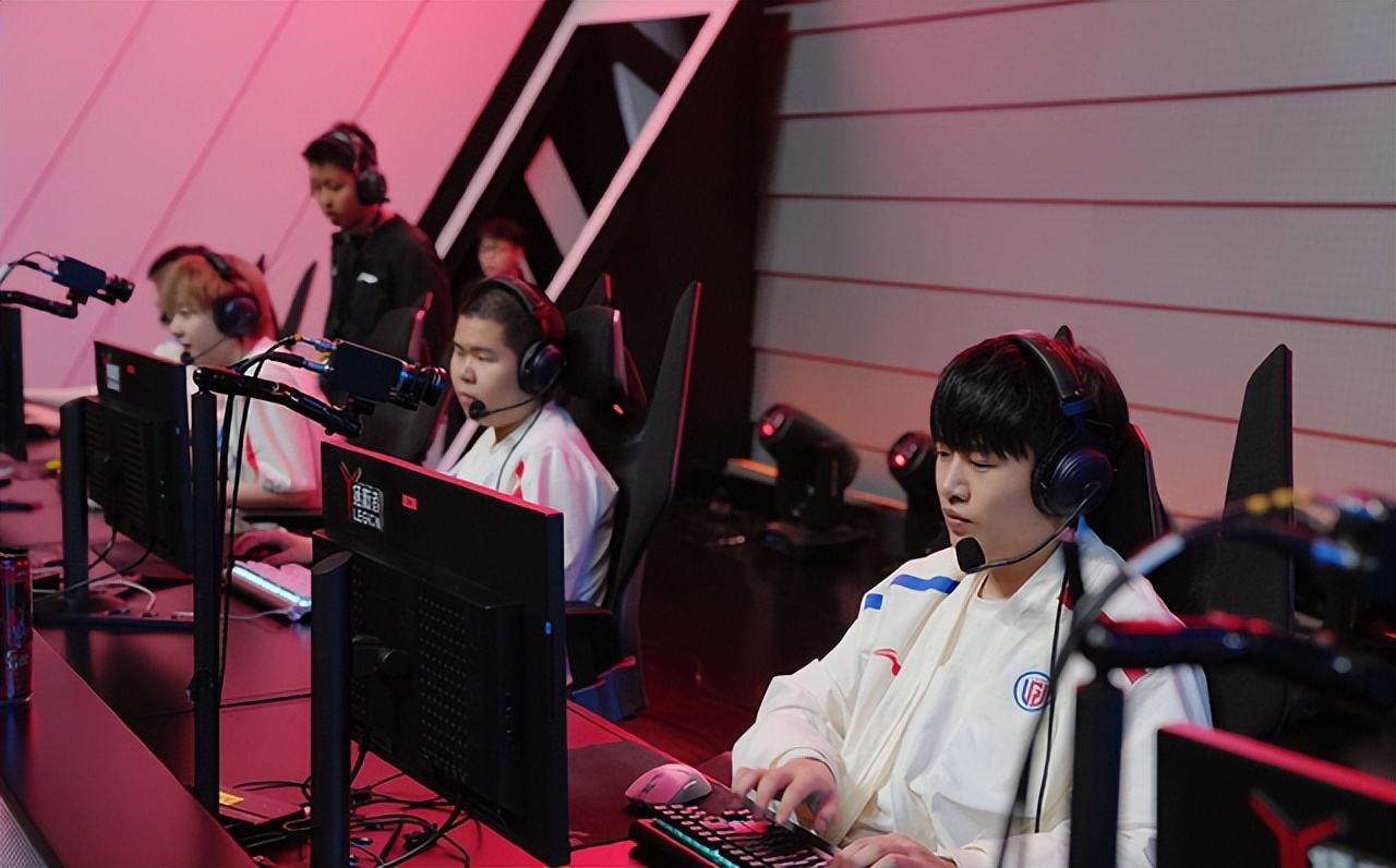 华体会登陆-关于CLG轻取JDG,Uzi开启传奇时刻半决赛3:0(洛杉矶)的信息 第2张 华体会登陆-关于CLG轻取JDG,Uzi开启传奇时刻半决赛3:0(洛杉矶)的信息 第2张